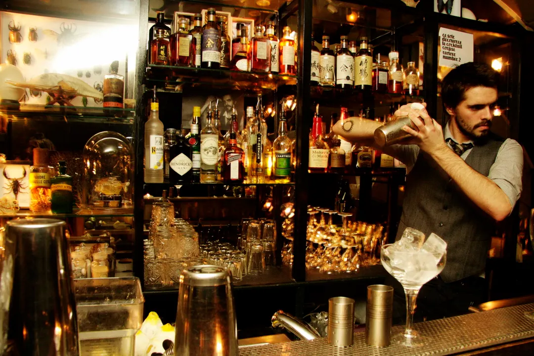 Curio Parlor Bar Paris