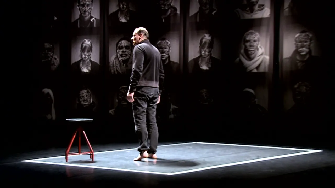 Un homme debout