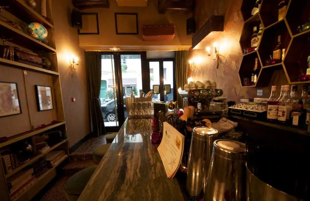Le Petit centre du monde Restaurant Bar Paris