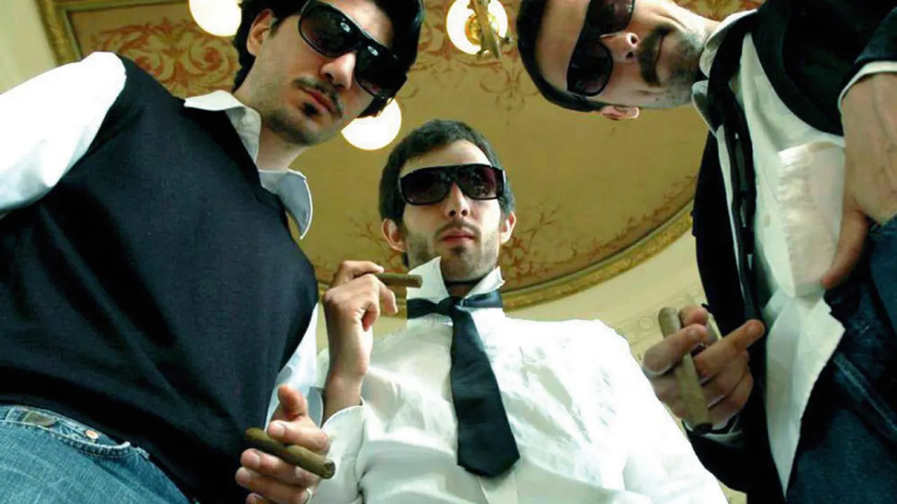 Le grandiloquent moustache poèsie club