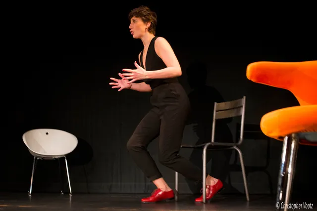 Maligne : rire de tout, même du cancer, avec Noémie Caillault au théâtre de la Pépinière