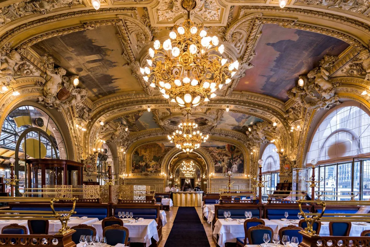 Le Train Bleu