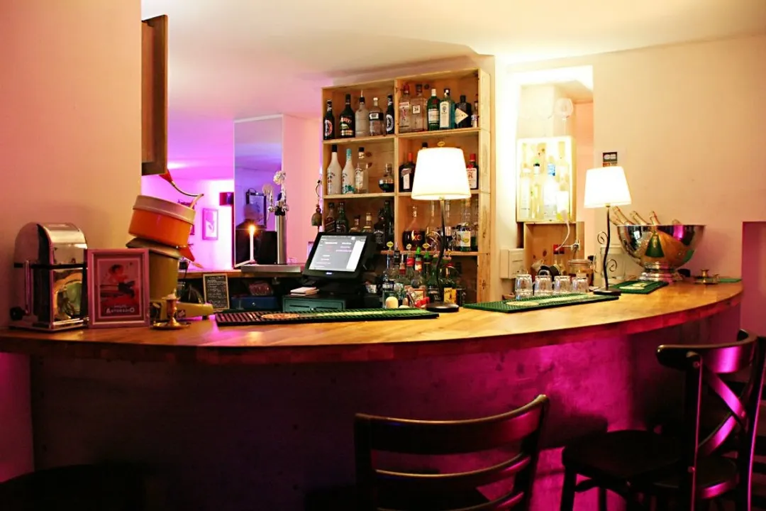 Les Agités Club Restaurant Bar Paris