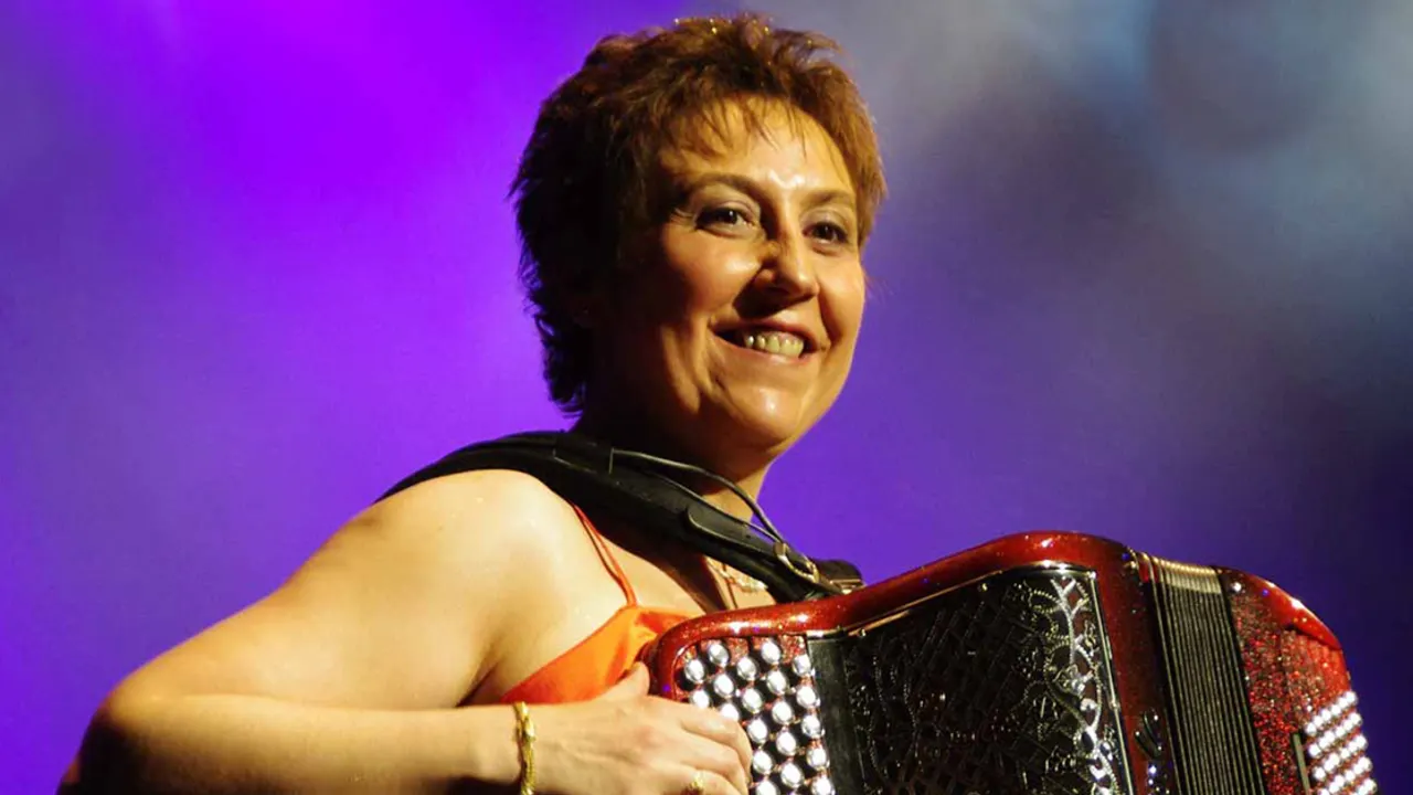 SYLVIE PULLES
