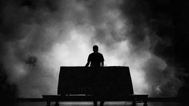 Loscil, AM sin