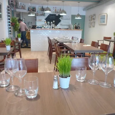 Strobi, le nouveau bistro voyageur du 17ème