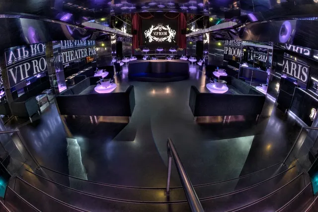 Le VIP Room Theater, le club by Jean Roch