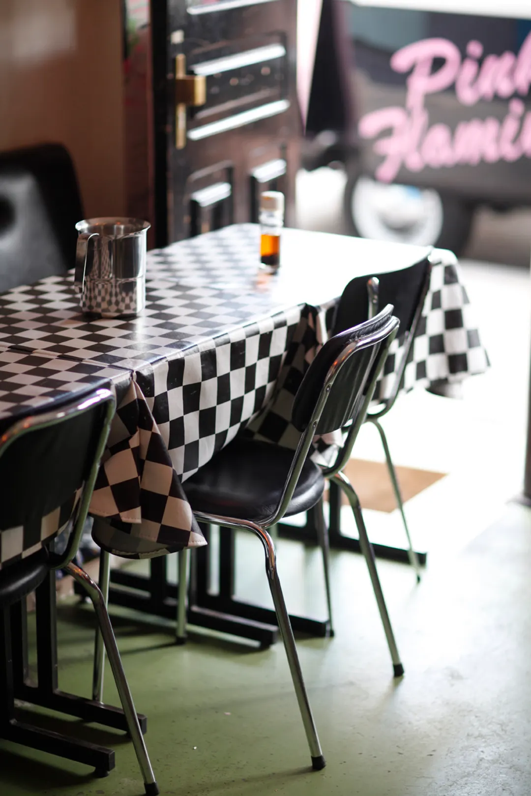Pink Flamingo Restaurant Paris
