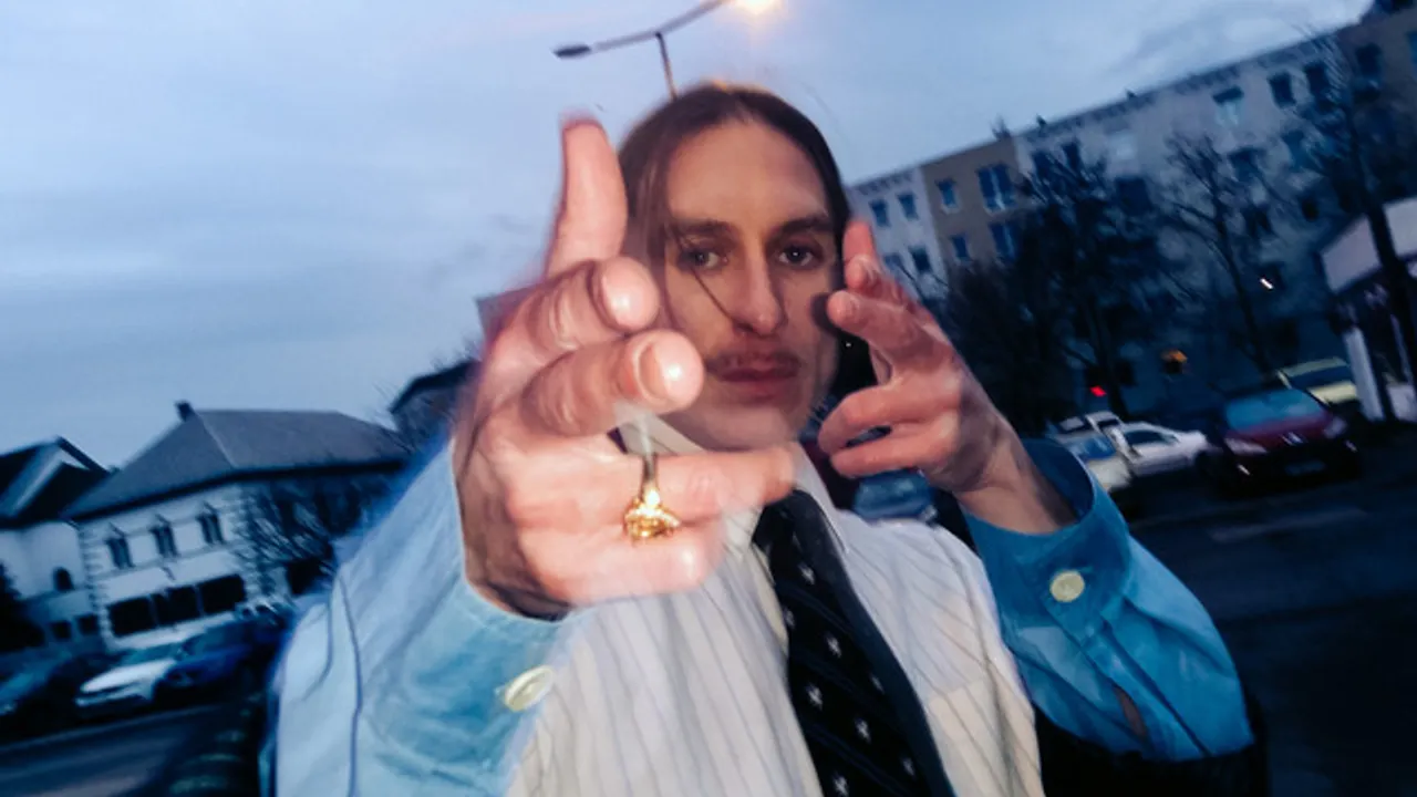 Baltra, Mon Cher Guy, La Fessée Musicale