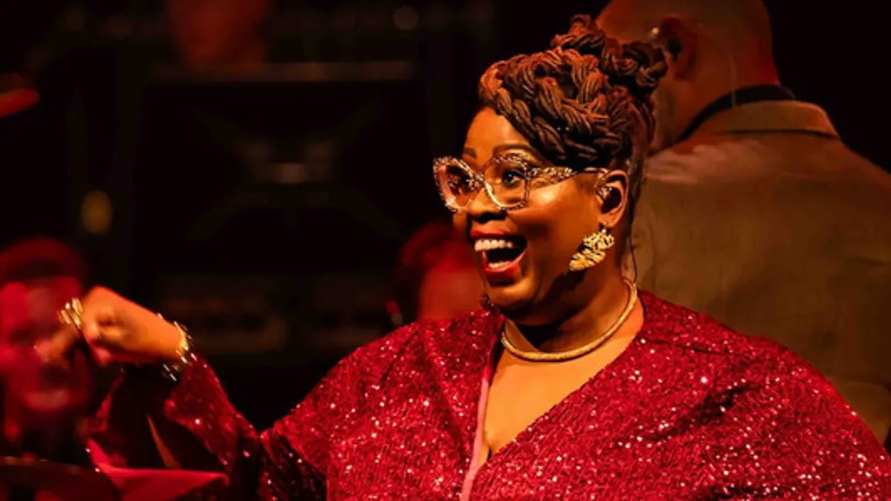 Shirma Rouse met het Luchtmacht orkest, ZO! Gospel Choir