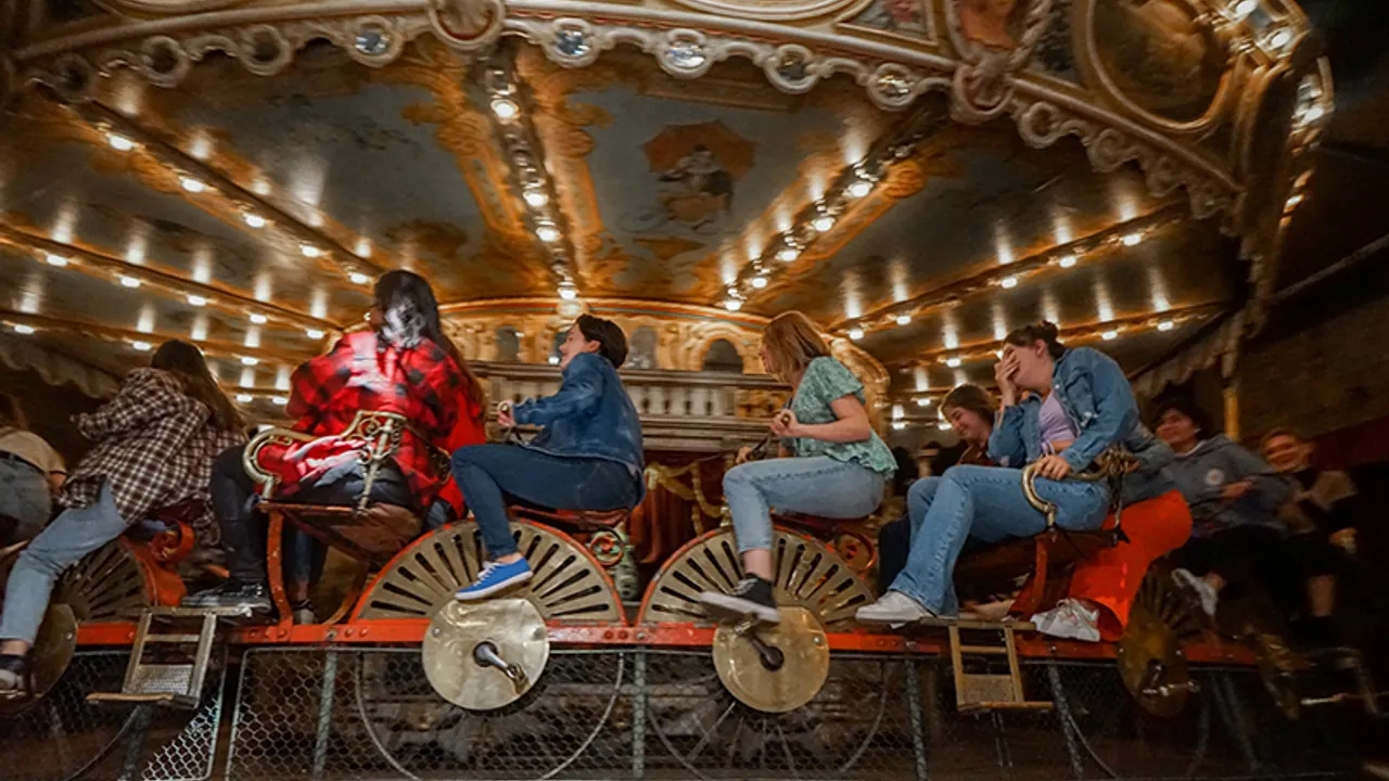 En avril, visitez l’insolite Musée des Arts Forains – Pavillons de Bercy