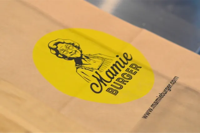 Mamie Burger : A table, c'est Mamie qui régale !