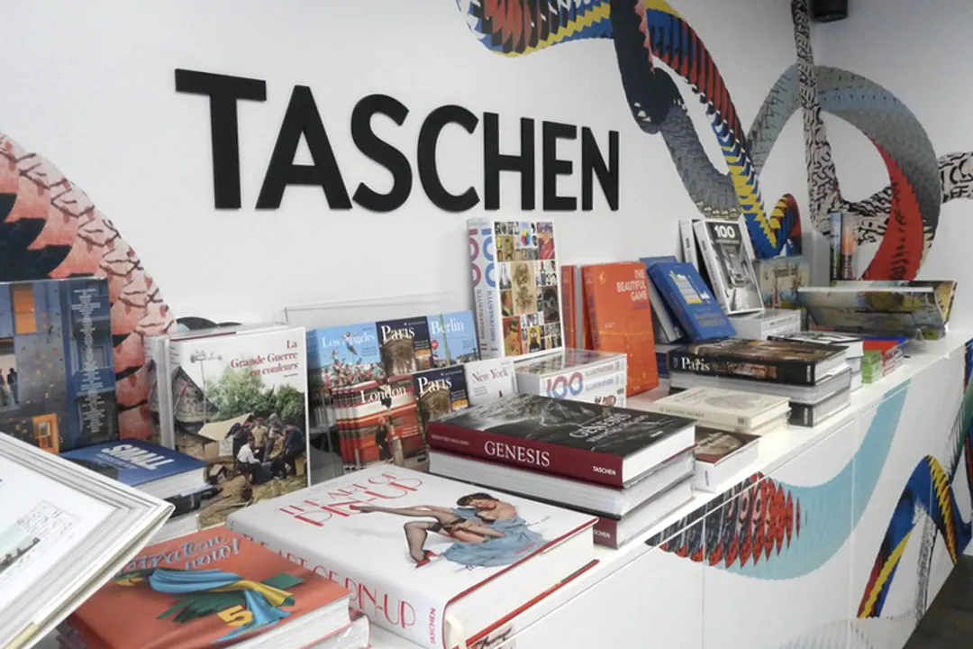 Taschen pop-up store Galerie d'art Shop Paris