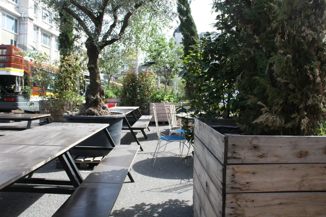 Ground Control Restaurant Bar Paris