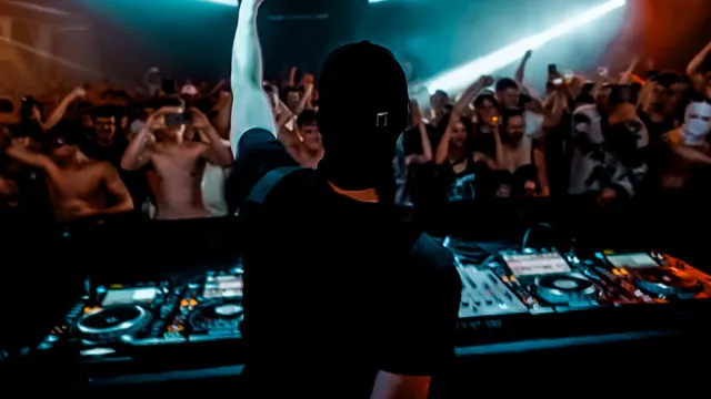Vanta: Blurred Movement - Dros b2b Nøvar