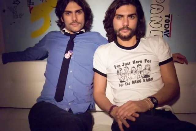Paris vu par Anthony et Adrien dits les Jumeaux, directeurs d'agence événementielle, 25 ans