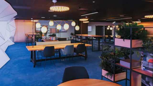 Travailler gratuitement dans un espace local et insolite à Paris, ça vous dit ?
