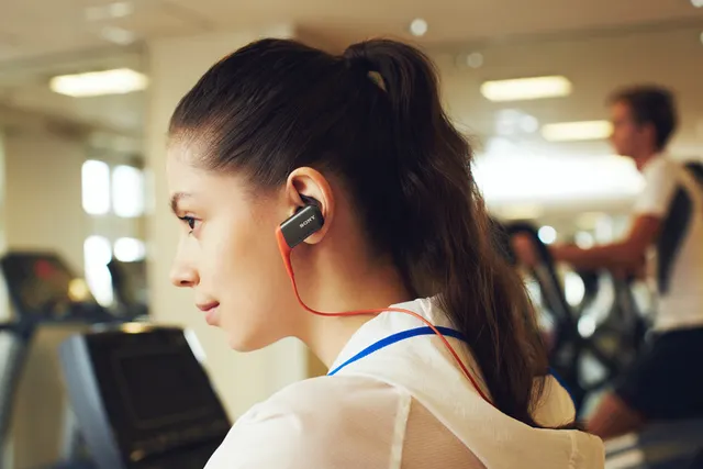 Avec ce casque Sony, vous allez transpirer !