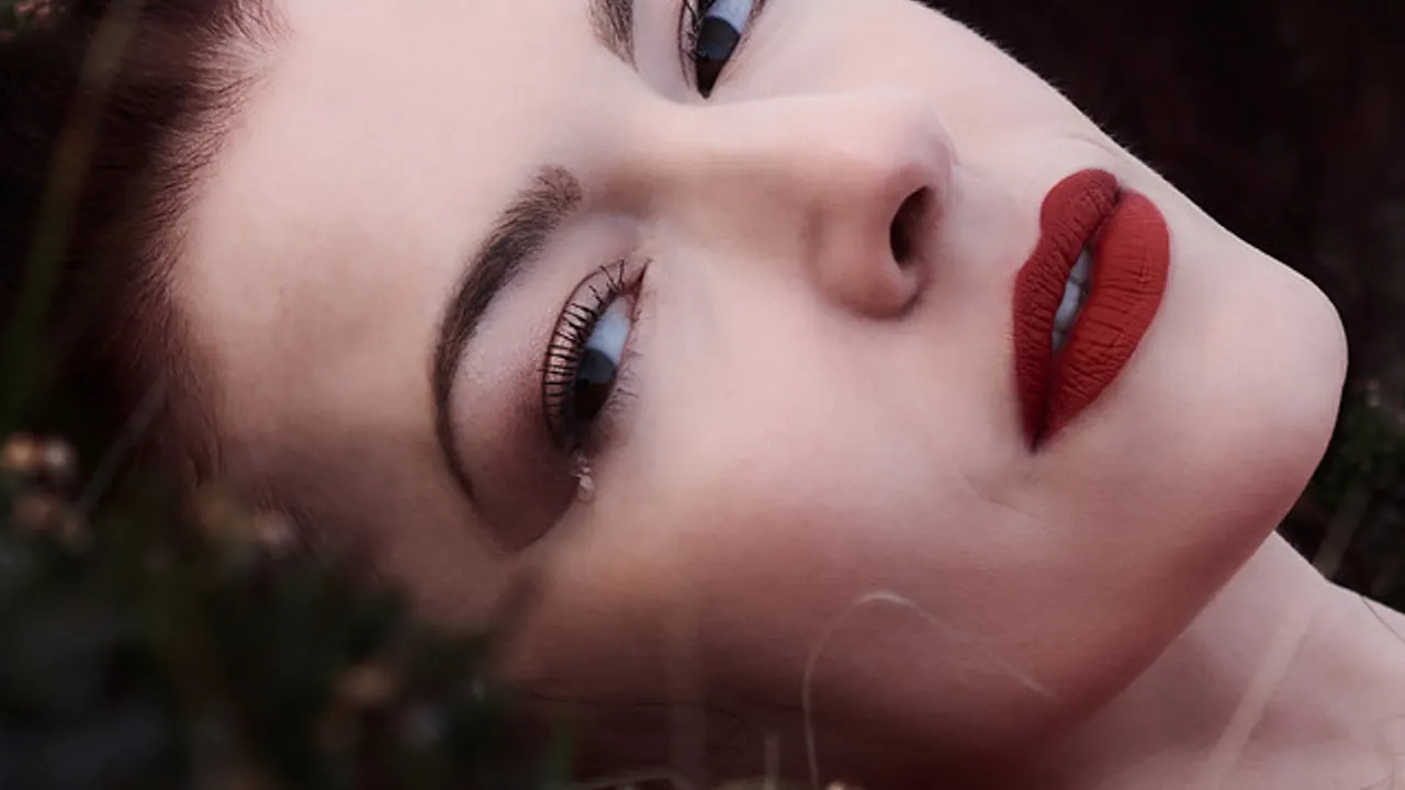 Chrysta Bell