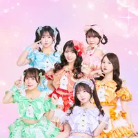 瞬きもせず