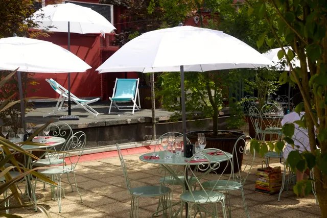 Le Bar à Bulles : une terrasse sur le toit de la Machine du Moulin Rouge