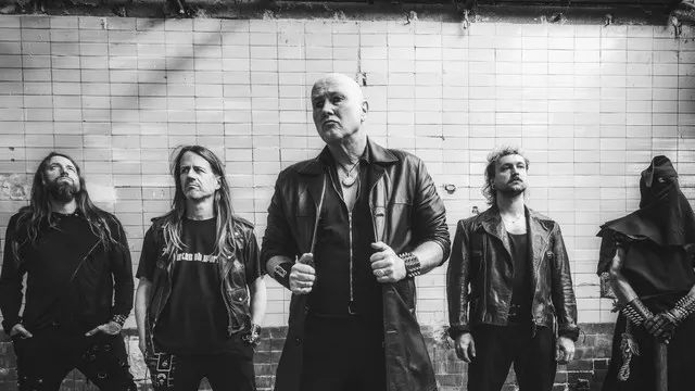 Knife & Warrant