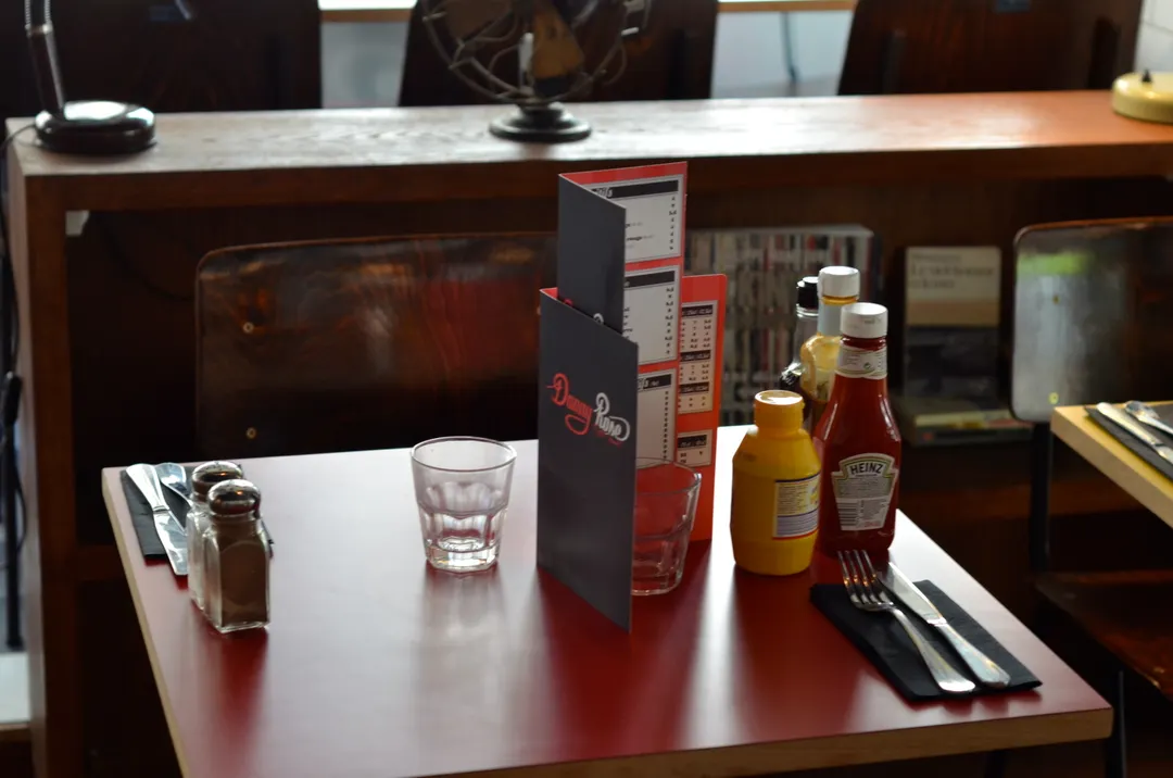 Le Danny Hills Restaurant Bar Paris