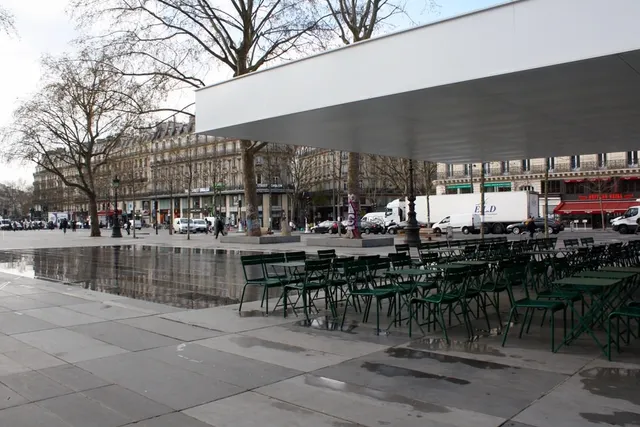 Café Fluctuat Nec Mergitur : spot bien placé, avis mitigé