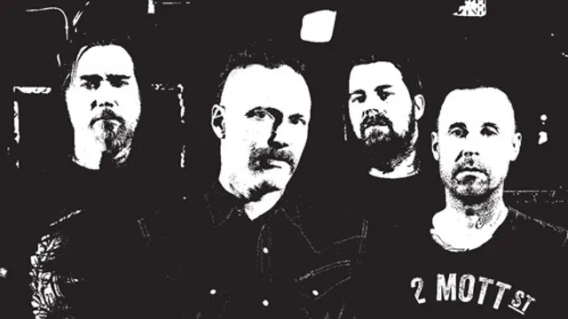 Mustasch + black bone