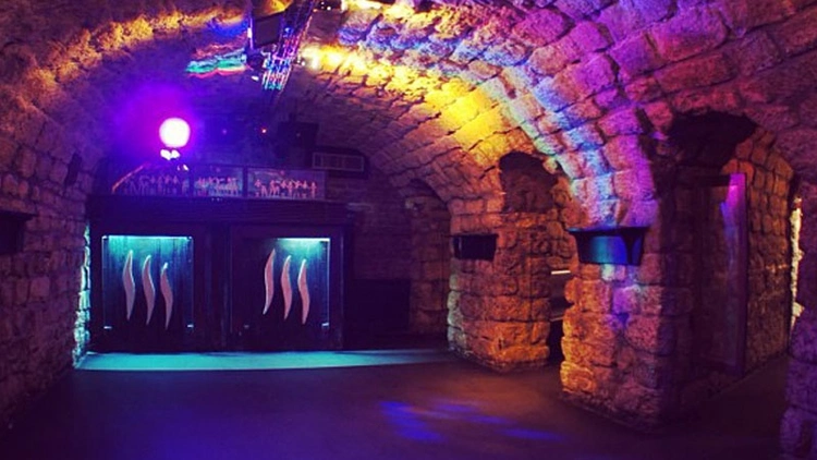 Happy Hours 23H /  Bar & Club until 7.00 AM