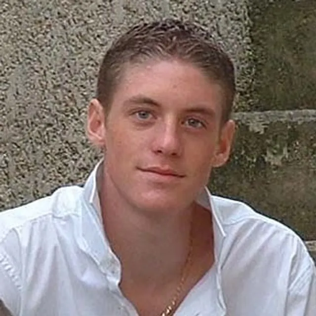 Moi B