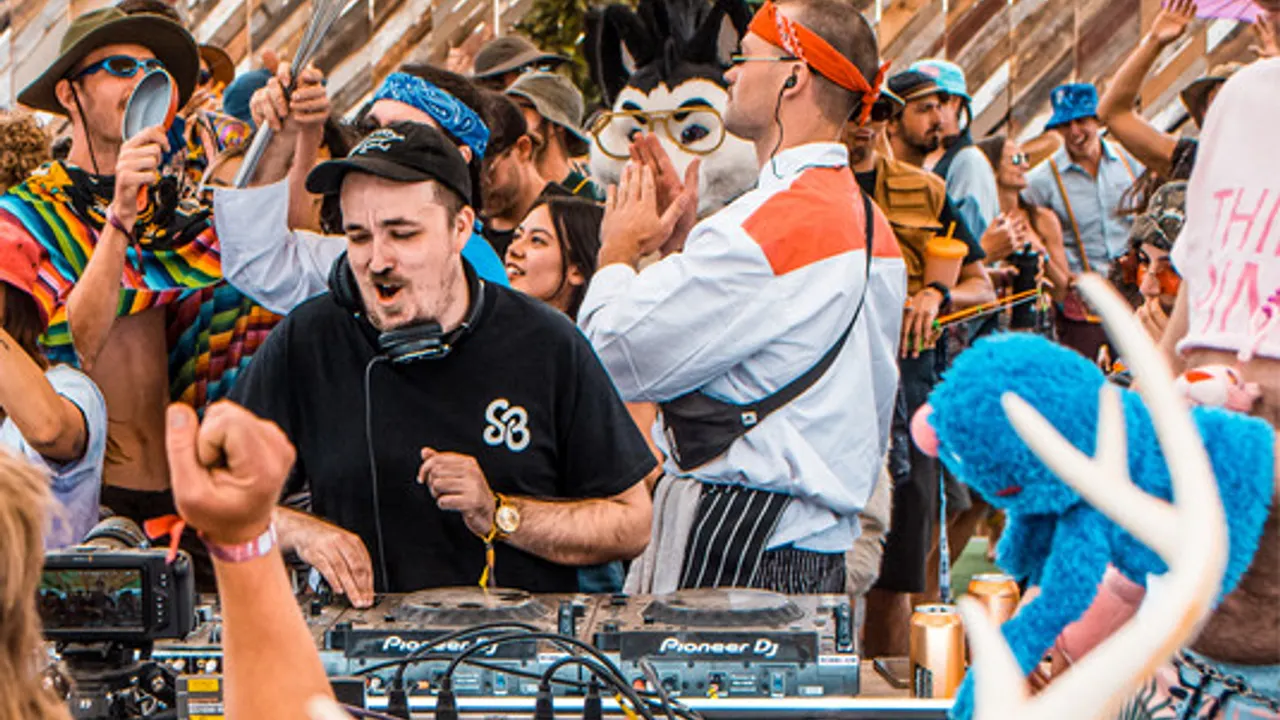 Happiness Therapy: Jesse Bru, Toolate Groove, Crowd Control