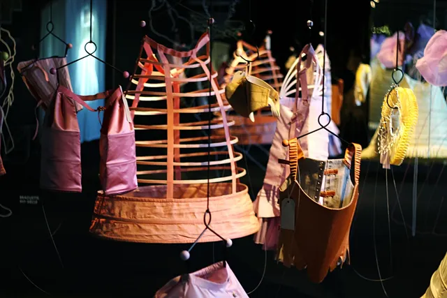 La mécanique des dessous aux Arts Déco : l'expo qui se déshabille