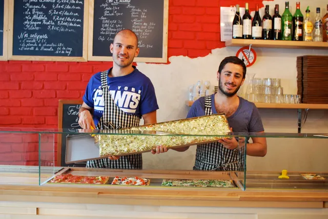Slize : la première pizzeria au mètre de Paris !