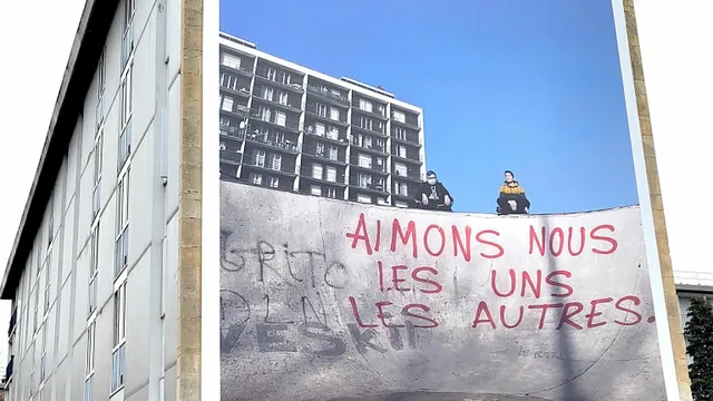À droite le couteau