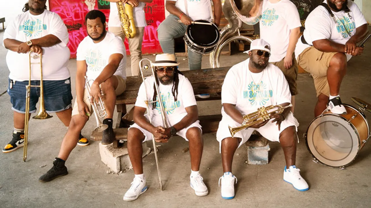 Base présente : Hot 8 Brass Band + guests