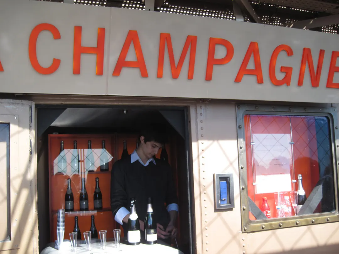 Le Bar à champagne de la Tour Eiffel Bar Paris