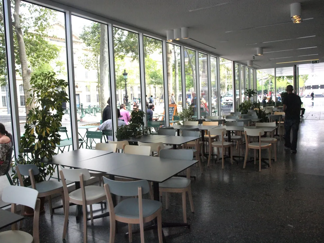 Le Café monde et médias Restaurant Bar Paris