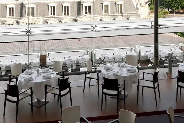 Dîner chic sur les toits de Paris à la Maison Blanche