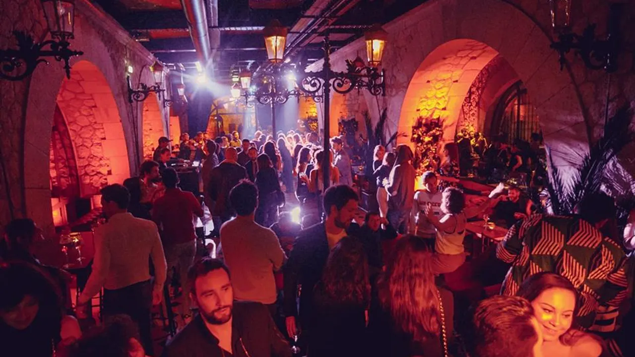 LIFE IS A PARTY !!!