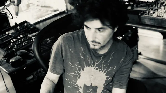 AMON TOBIN (TWO FINGERS) DJ SET