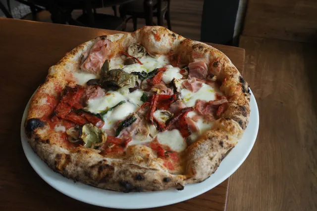 Pizzeria Bijou, pizza gourmet dans le 18ème