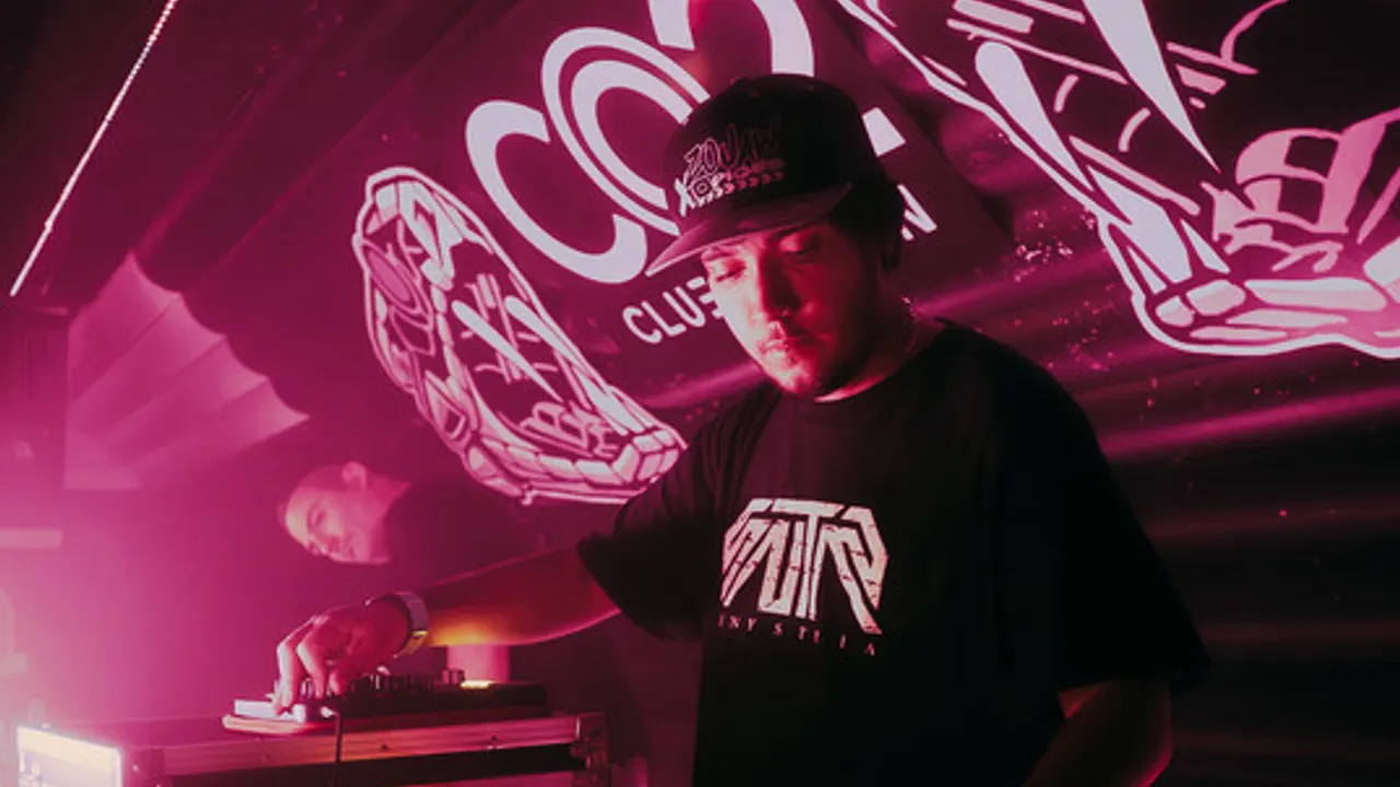 Strike | La Suite - Neurotribe, Dica, Drymk, Azuur