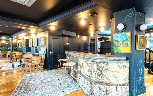 Le Neuvième Sauvage Restaurant Bar Paris