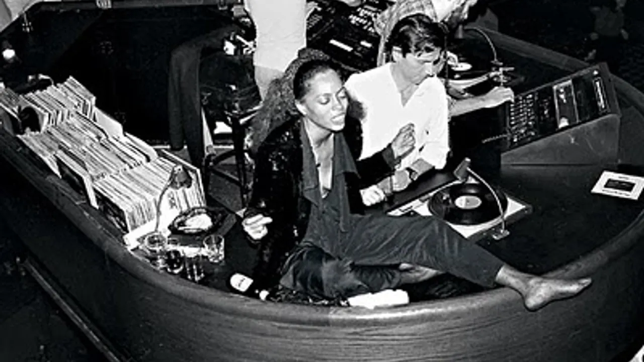 The Club Classic : 70's, 80's & 90's Hits