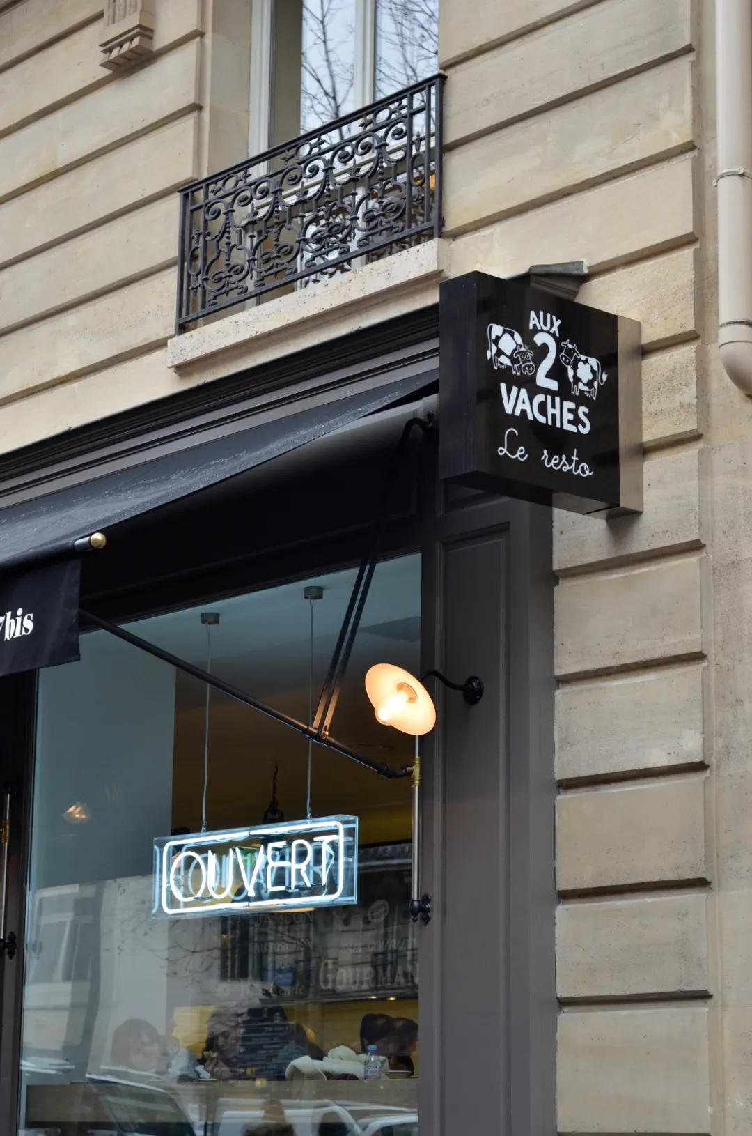 Aux 2 Vaches Restaurant Paris
