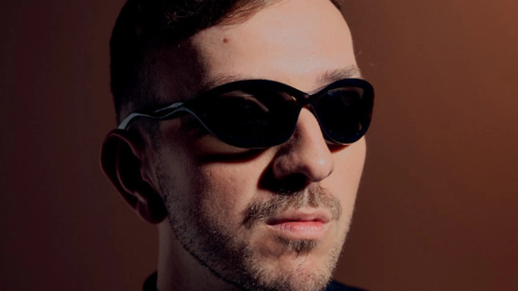 Colyn At Gate Club Paris
