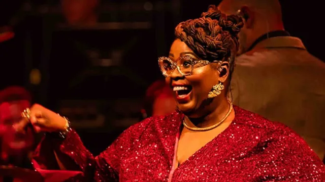 Shirma Rouse met het Luchtmacht orkest, ZO! Gospel Choir