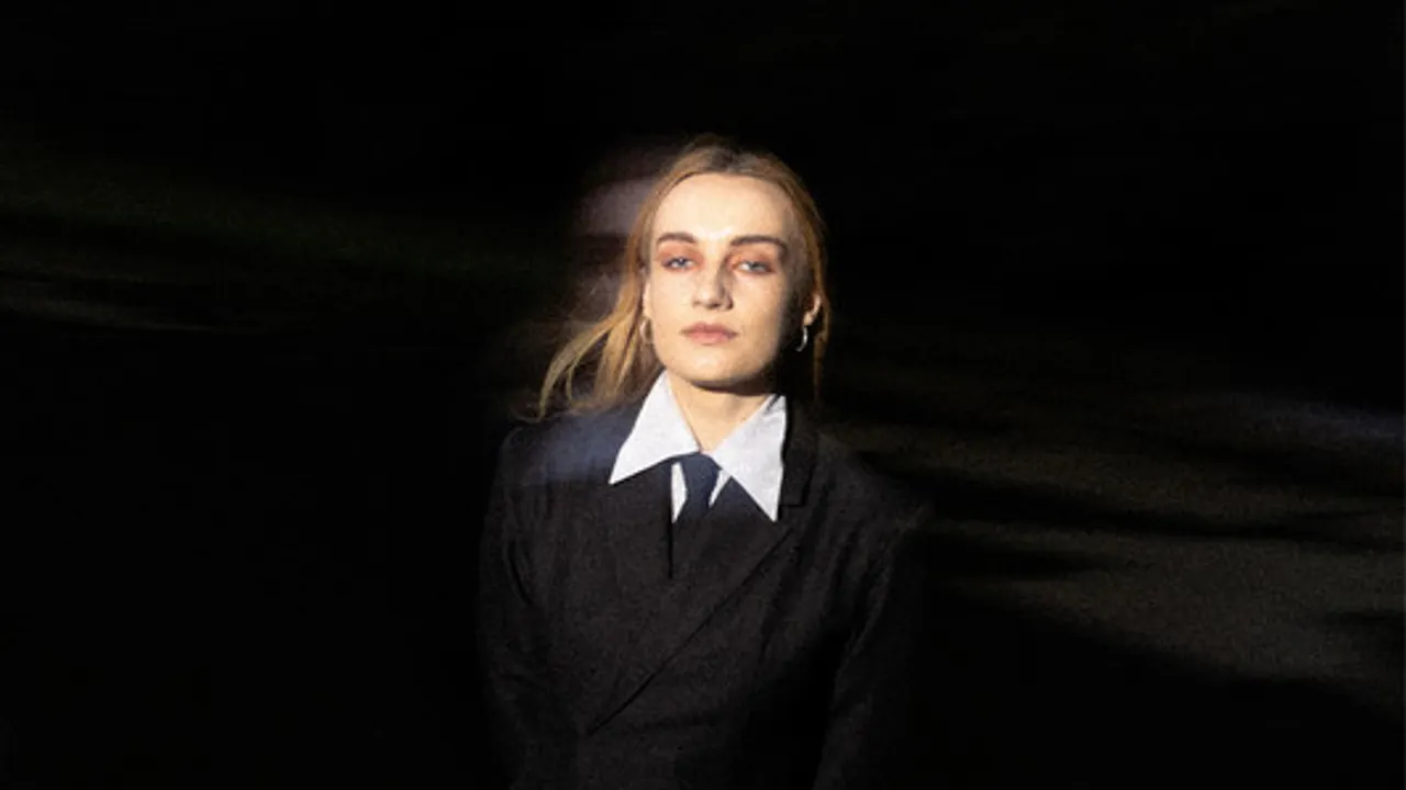 Imogen and the Knife