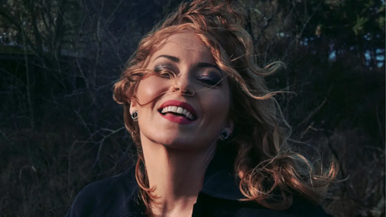 ANNEKE VAN GIERSBERGEN